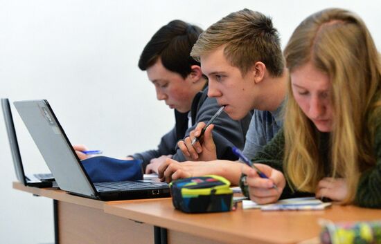 "Come and Solve!" nation-wide physics test in Vladivostok