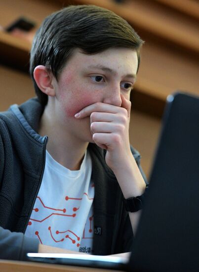 "Come and Solve!" nation-wide physics test in Vladivostok