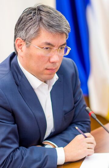 Acting Head of the Republic of Buryatia Alexei Tsydenov meets with chiefs of media outlets