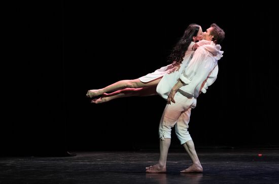 Dancing About Love ballet night at Russian Academic Youth Theater