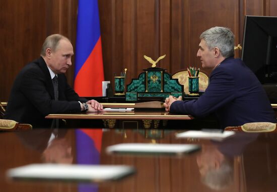 President Vladimir Putin meets with Acting Head of Karelia Artur Parfyonchikov