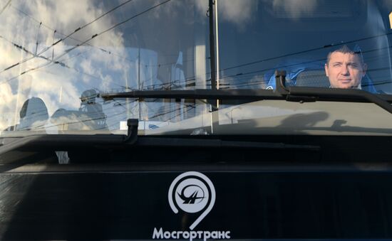 Russian electric bus begins operation in Moscow