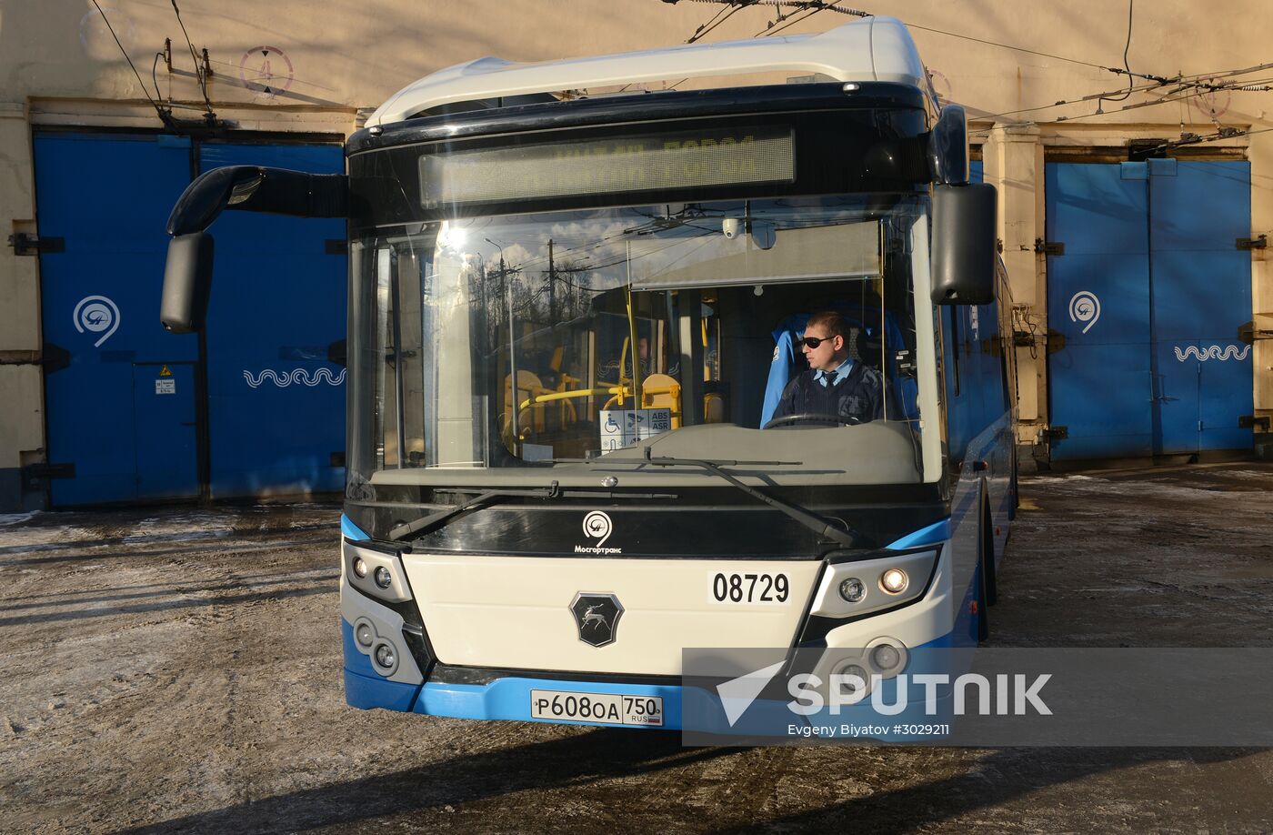 Russian electric bus begins operation in Moscow
