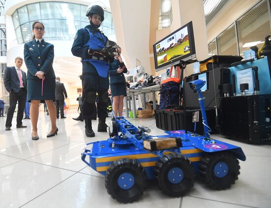 Exhibition of survival equipment