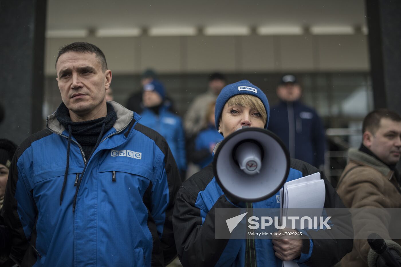 Donetsk residents protest against biased work of OSCE mission in Donbass