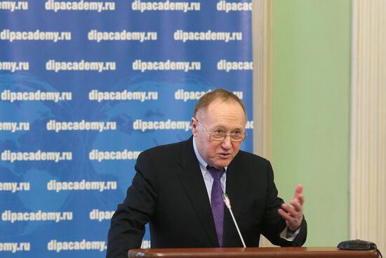 Foreign Minister Sergei Lavrov meets with students and staff of Foreign Ministry's Diplomatic Academy