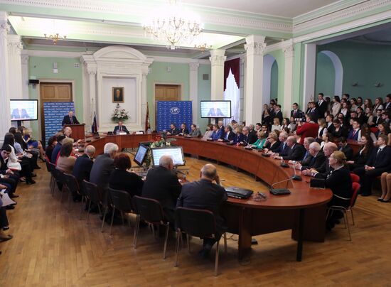 Foreign Minister Sergei Lavrov meets with students and staff of Foreign Ministry's Diplomatic Academy