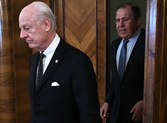 Sergei Lavrov meets with Staffan de Mistura