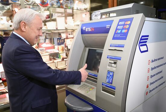 State Duma Deputy Anatoly Aksakov receives VTB Bank's Mir card
