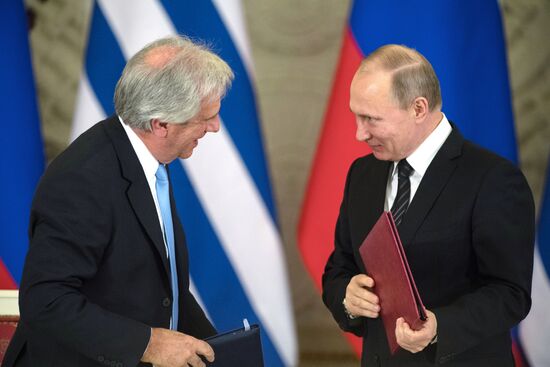 Russian President Vladimir Putin meets with President of Uruguay Tabaré Vazquez