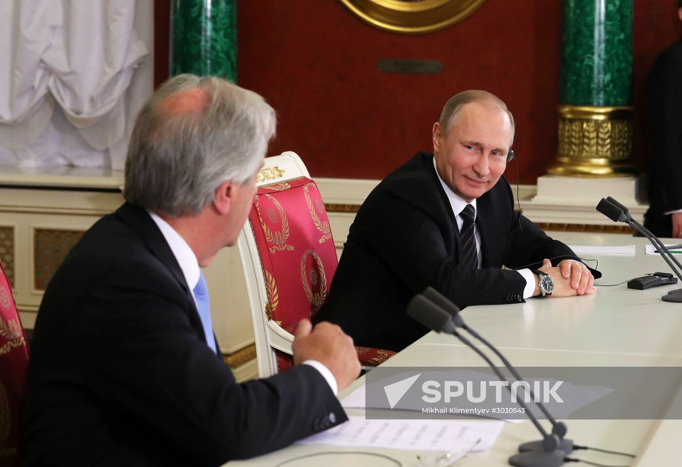 Russian President Vladimir Putin meets with President of Uruguay Tabaré Vazquez