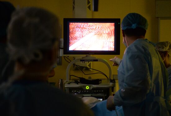 Russian surgeon performs first operation with 3D-glasses in the Urals