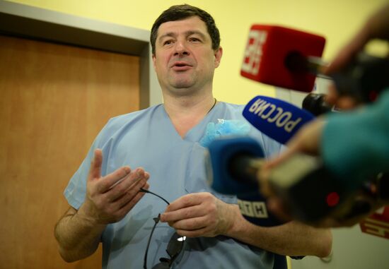 Russian surgeon performs first operation with 3D-glasses in the Urals