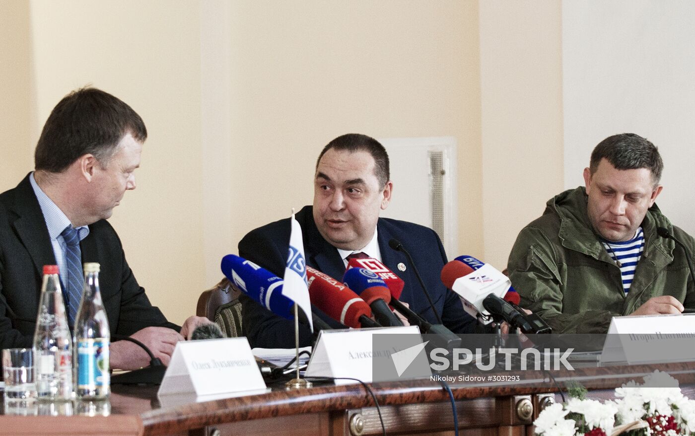 Joint news conference by Zakharchenko, Plotnitsky and OSCE representative in Ukraine Alexander Hug