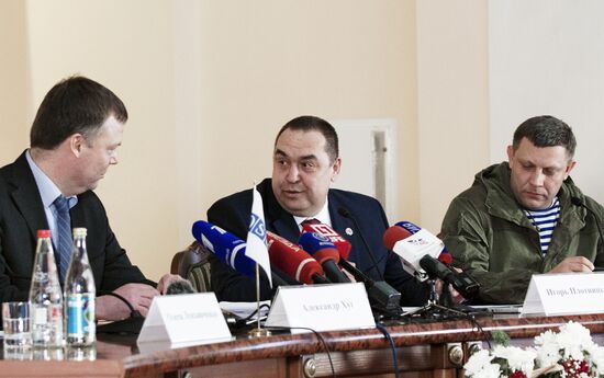 Joint news conference by Zakharchenko, Plotnitsky and OSCE representative in Ukraine Alexander Hug