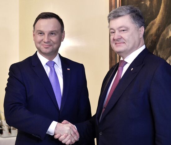 Ukraine's, Poland's presidents Poroshenko and Duda meet in Munich