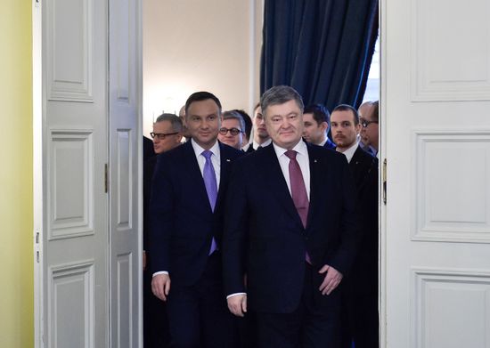 Ukraine's, Poland's presidents Poroshenko and Duda meet in Munich
