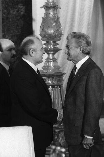 Australian Prime Minister Bob Hawke's visit to Soviet Union
