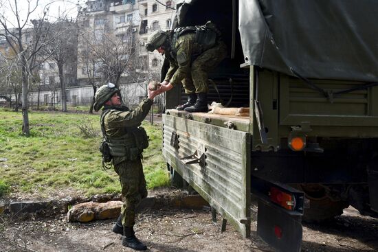 Military engineers of the Russian Army's International Anti-mine Center in Aleppo