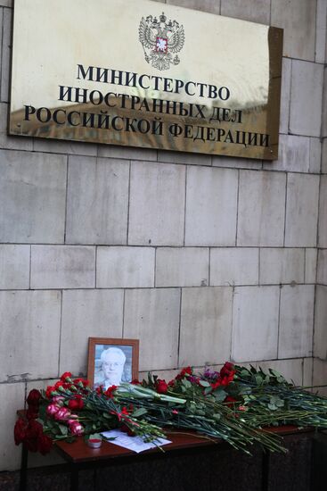 Flowers near the Russian Foreign Ministry building in connection with the death of Vitaly Churkin
