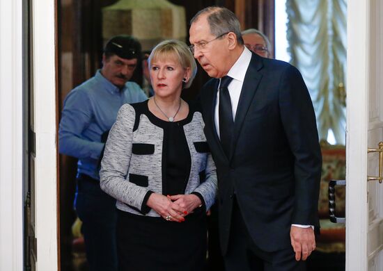 Sergei Lavrov meets with several officials in Moscow
