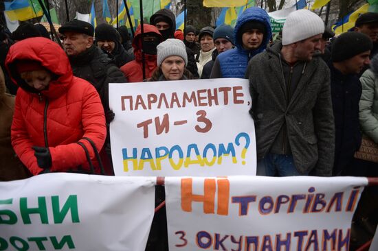 Protesters in Kiev demand commercial blockade of Donbass