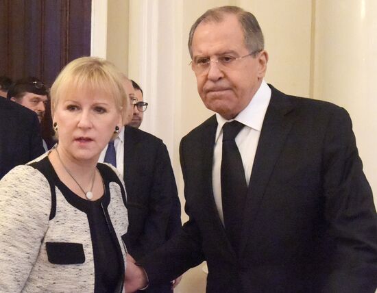 Sergei Lavrov meets with several officials in Moscow