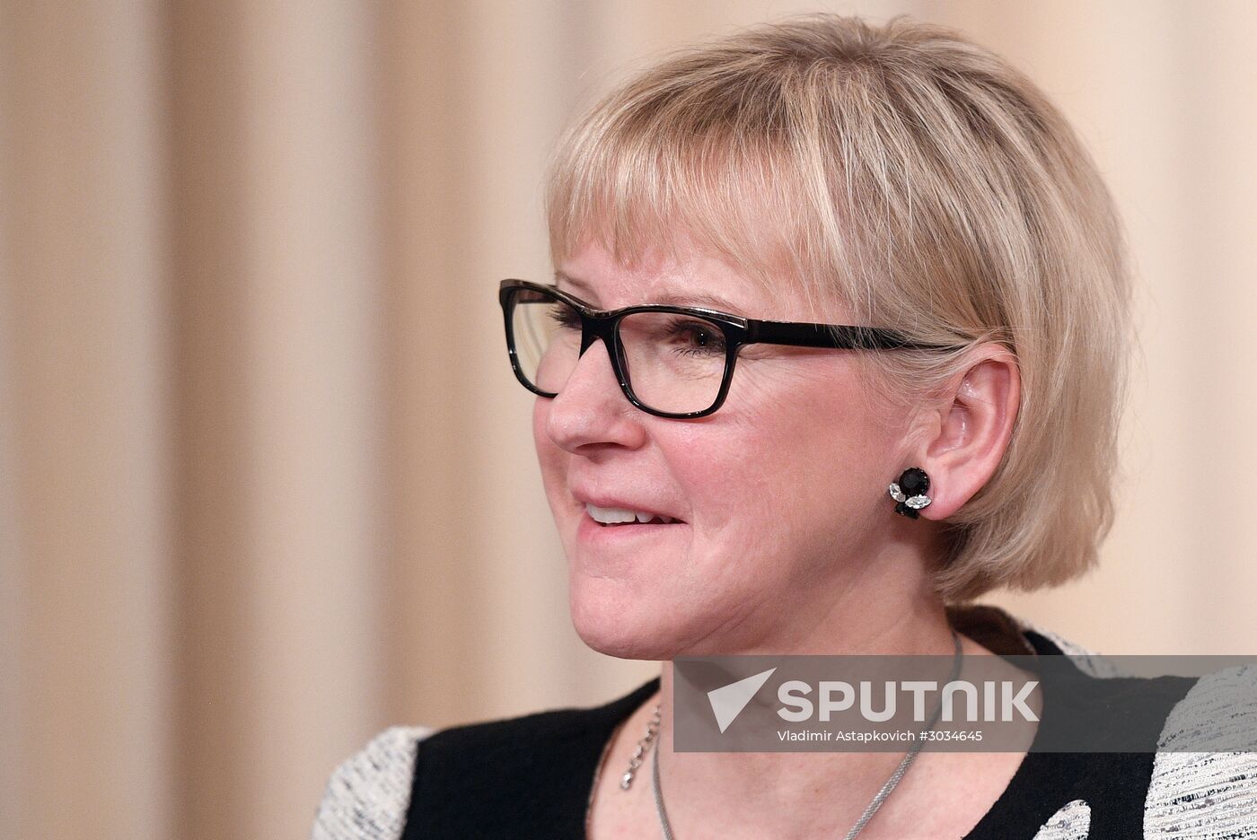 Sergei Lavrov meets with several officials in Moscow