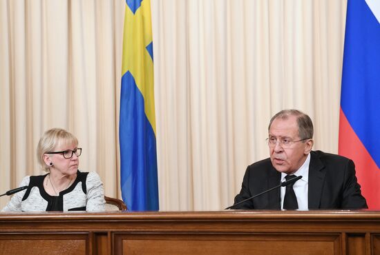 Sergei Lavrov meets with several officials in Moscow