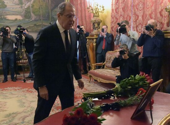 Sergei Lavrov meets with several officials in Moscow