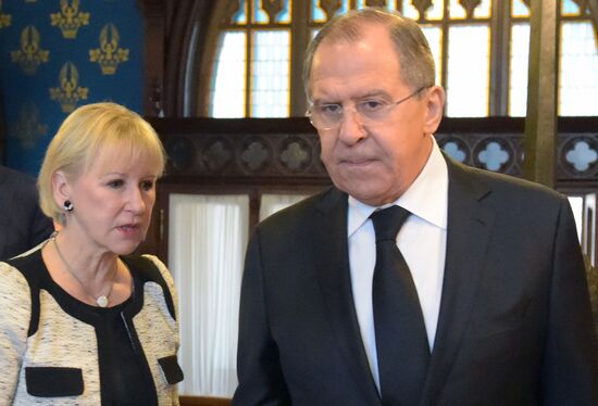 Sergei Lavrov meets with several officials in Moscow