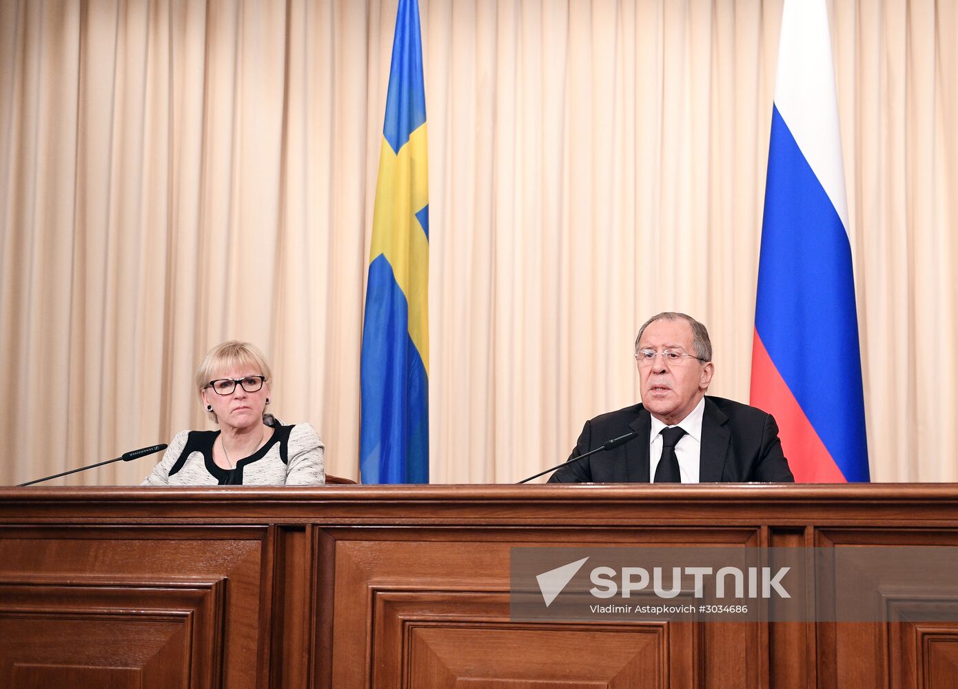 Sergei Lavrov meets with several officials in Moscow