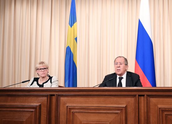 Sergei Lavrov meets with several officials in Moscow