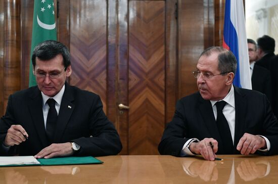 Sergei Lavrov meets with several officials in Moscow