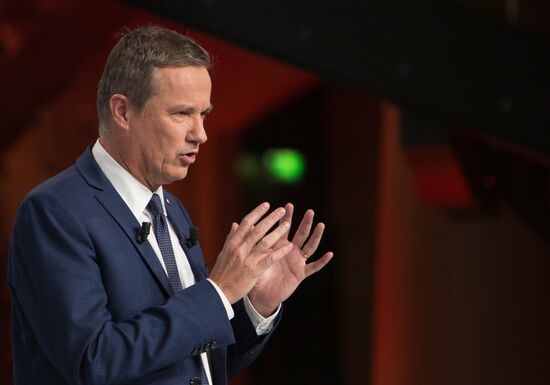 French presidential candidates make election speeches