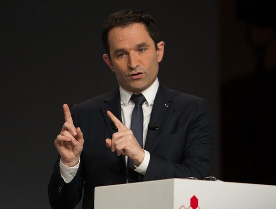 French presidential candidates make election speeches