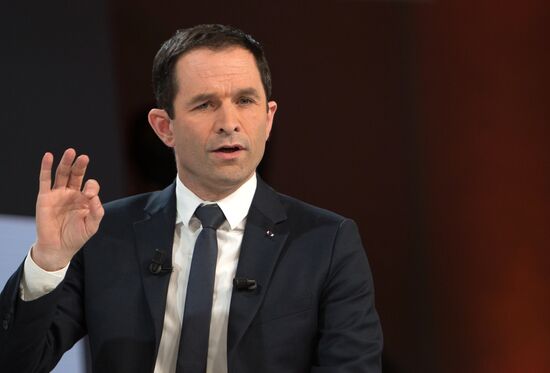 French presidential candidates make election speeches