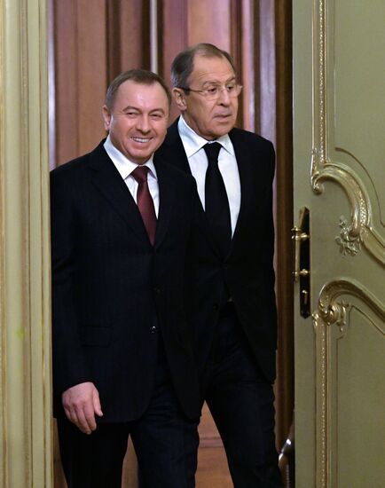 Sergei Lavrov meets with several officials in Moscow