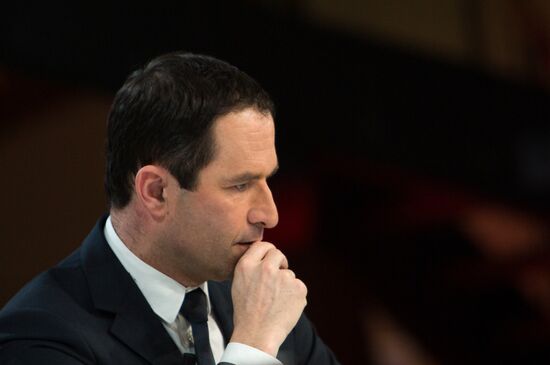 French presidential candidates make election speeches