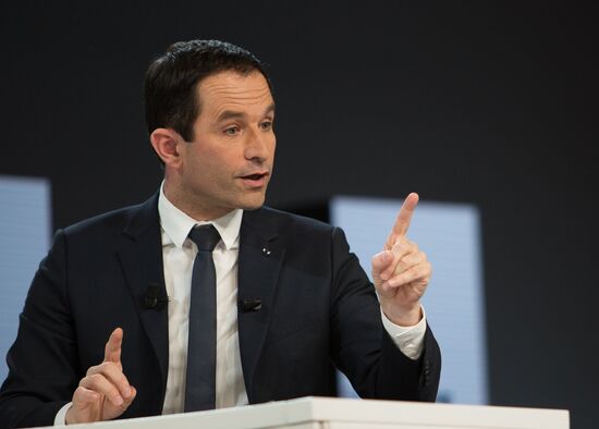 French presidential candidates make election speeches