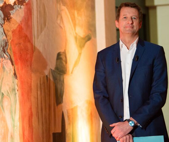 French presidential candidates make election speeches