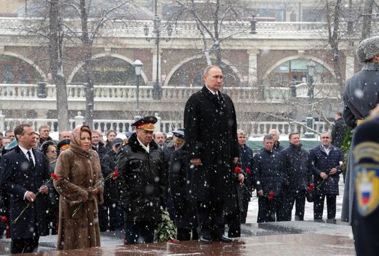 Wreath-laying ceremony at the Tomb of the Unknown Soldier on the Defender of the Fatherland Day