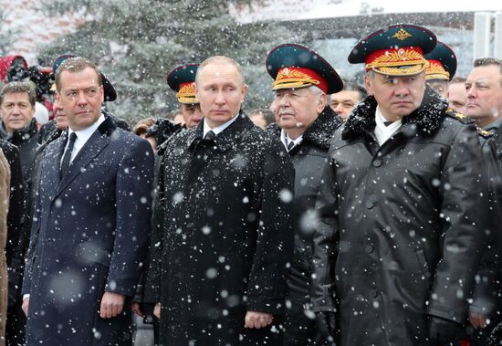 Wreath-laying ceremony at the Tomb of the Unknown Soldier on the Defender of the Fatherland Day