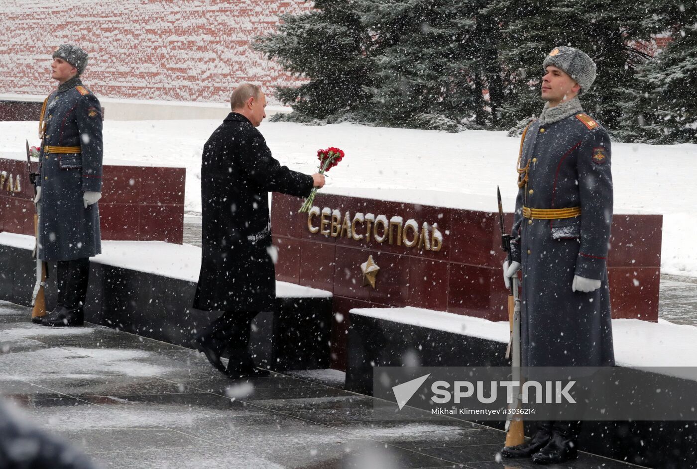 Wreath-laying ceremony at the Tomb of the Unknown Soldier on the Defender of the Fatherland Day