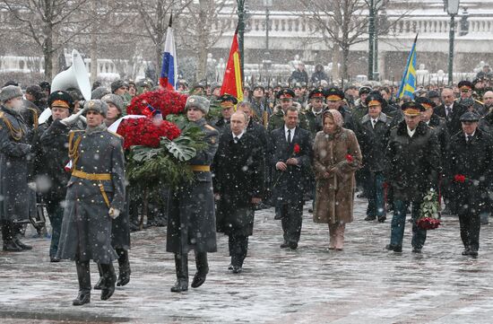 Wreath-laying ceremony at the Tomb of the Unknown Soldier on the Defender of the Fatherland Day