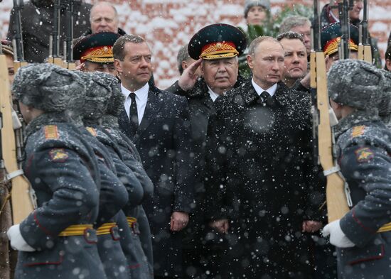 Wreath-laying ceremony at the Tomb of the Unknown Soldier on the Defender of the Fatherland Day