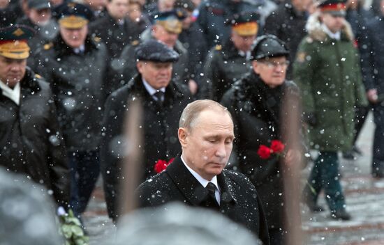 Wreath-laying ceremony at the Tomb of the Unknown Soldier on the Defender of the Fatherland Day