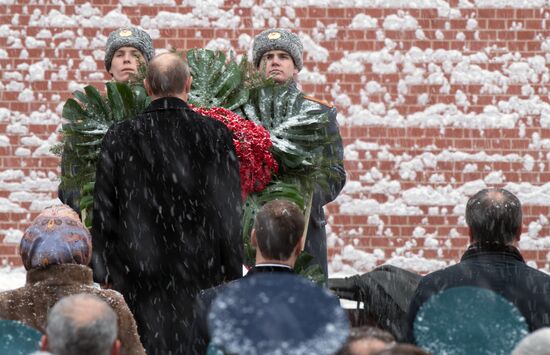 Wreath-laying ceremony at the Tomb of the Unknown Soldier on the Defender of the Fatherland Day