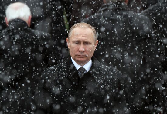 Wreath-laying ceremony at the Tomb of the Unknown Soldier on the Defender of the Fatherland Day