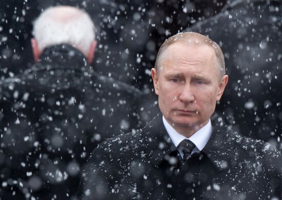 Wreath-laying ceremony at the Tomb of the Unknown Soldier on the Defender of the Fatherland Day